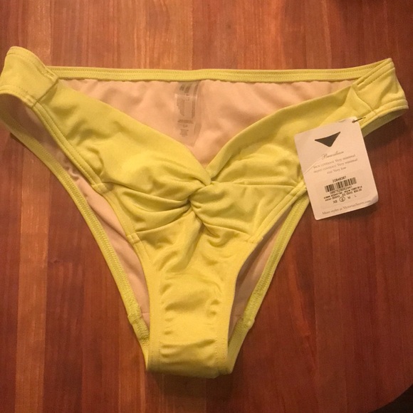 Victoria’s Secret Brazilian swim bottoms, Size small NWT